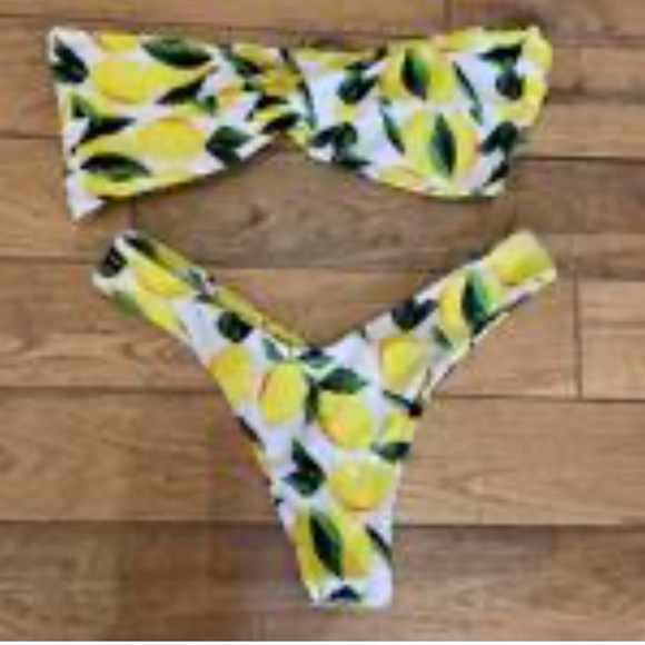 Yellow Lemon Print Bikini Set. For the love of LEMONS 🍋 - Picture 6 of 8